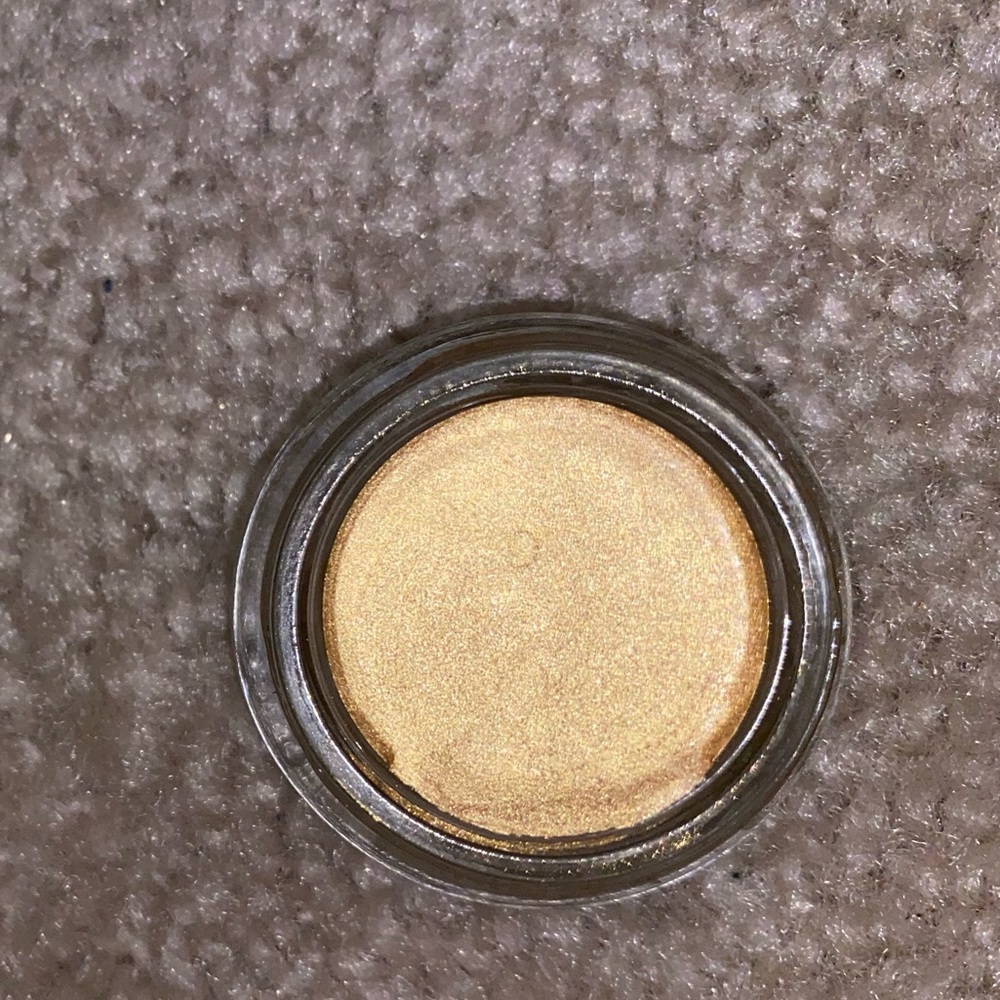 Beautiful gold cream eyeshadow by maybelline